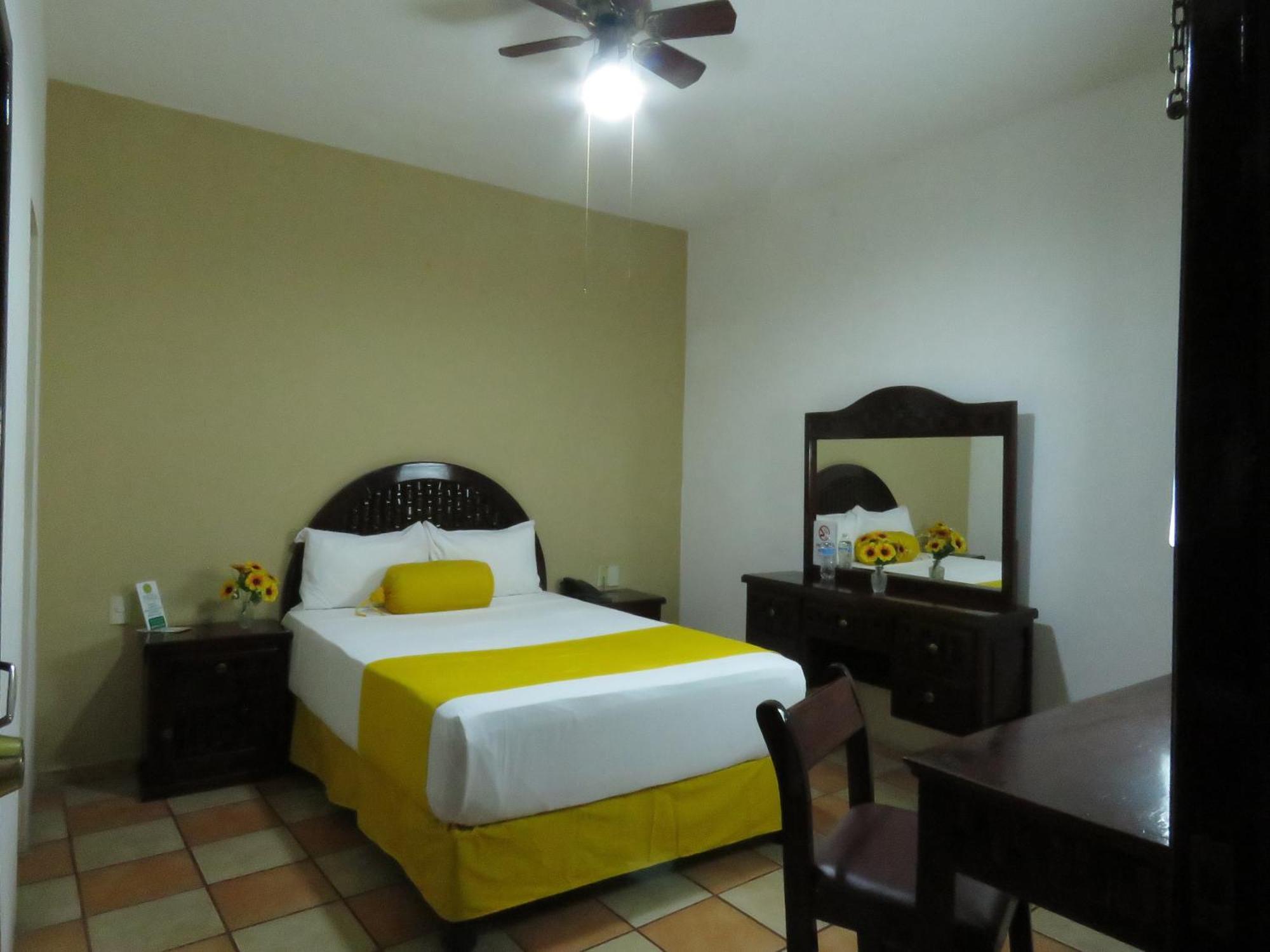 Hotel Los Girasoles Tepic Exteriör bild